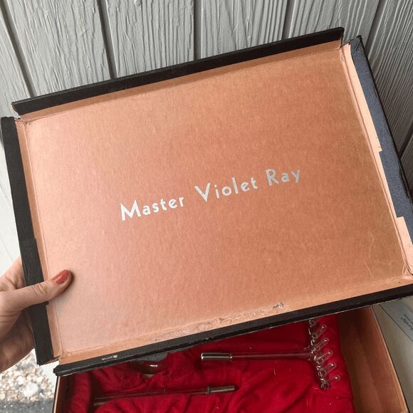 Antique Master Violet Ray Machine With 3 Glass Attachments Works Circa 1920’s - Picture 8 of 12